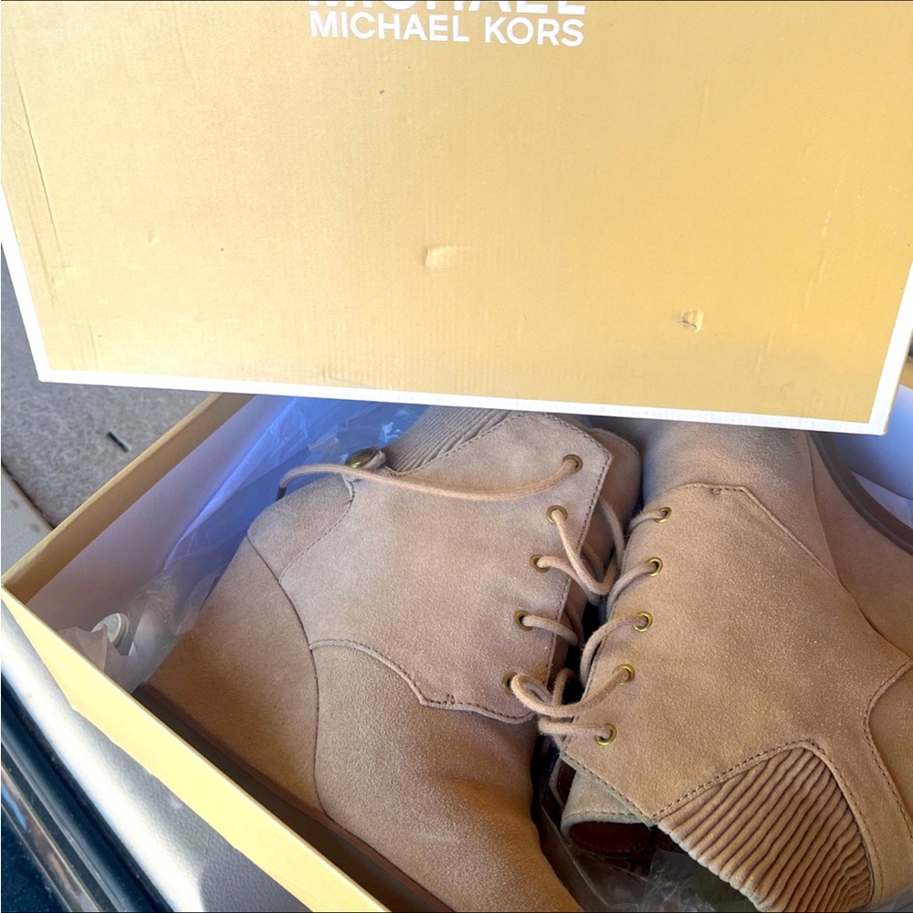 𝅺tan Suede Ankle Booties